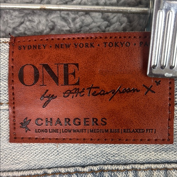 One by One Teaspoon Charges Sz 27 Relax Fit Med Rise Denim Women's Shorts - Picture 6 of 9